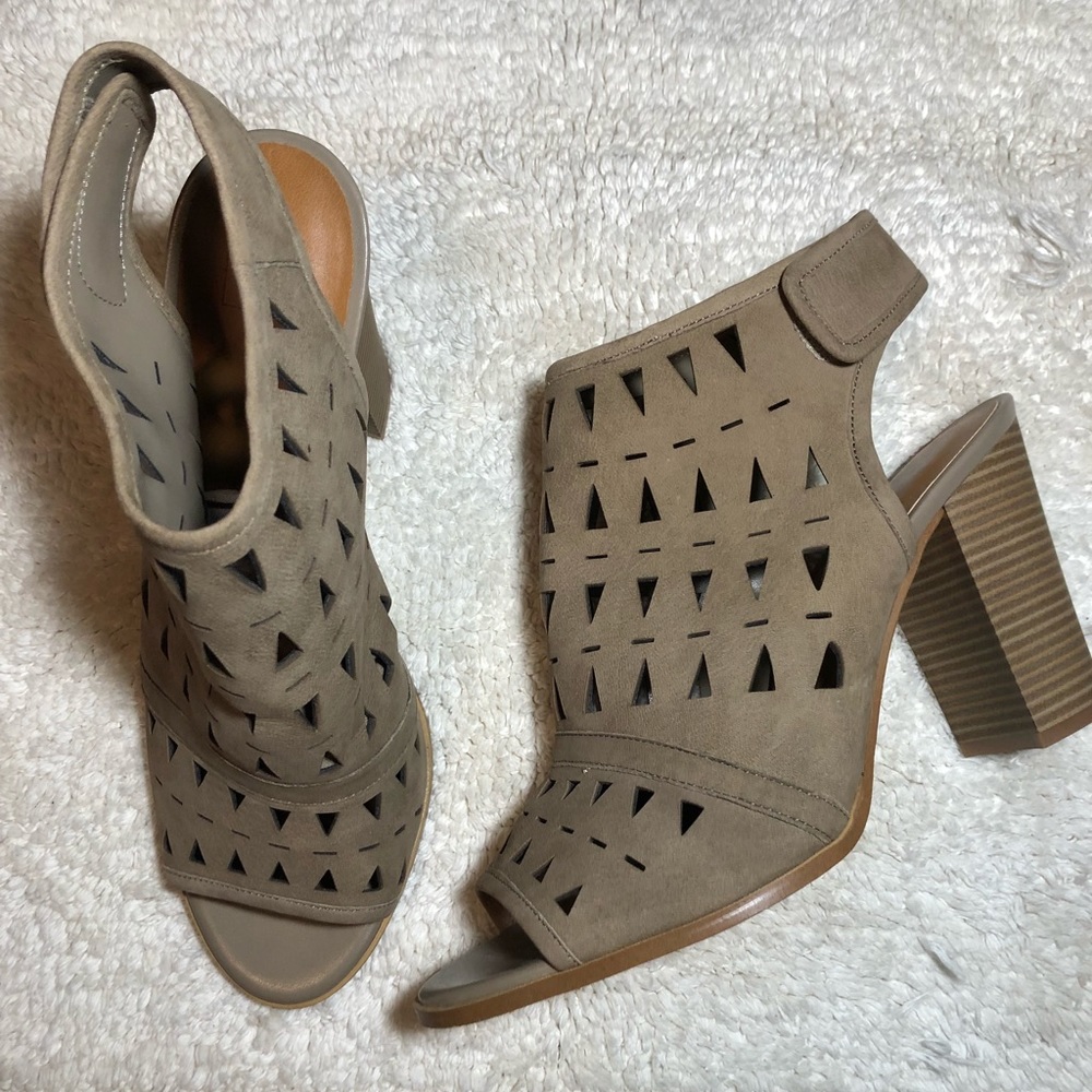 Taupe caged heals